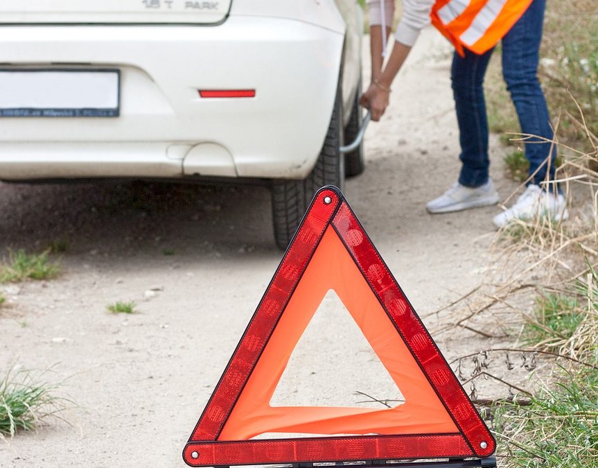 ¿Qué elementos de seguridad son obligatorios en un vehículo?